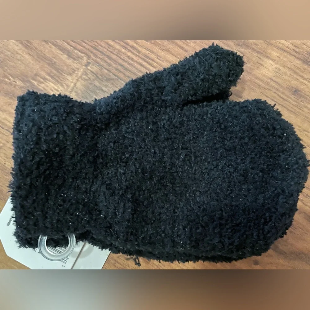 New Black pair Snugadoo soft fuzzy fleece with winter kids gloves or mittens